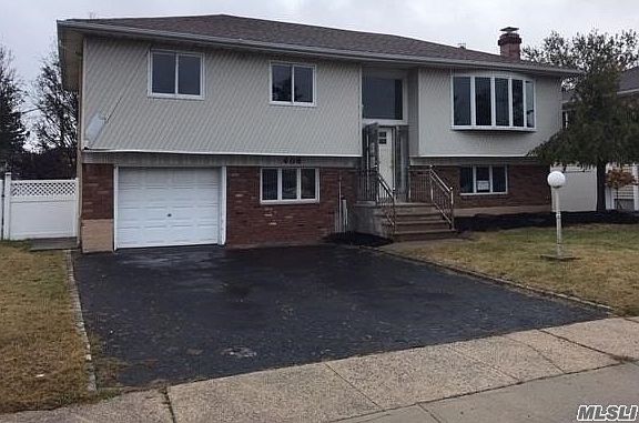 2nd image of 608 Yale St