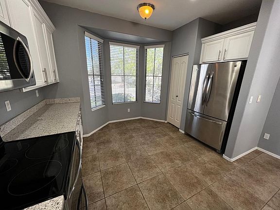 5th image of 1801 E Donner Dr