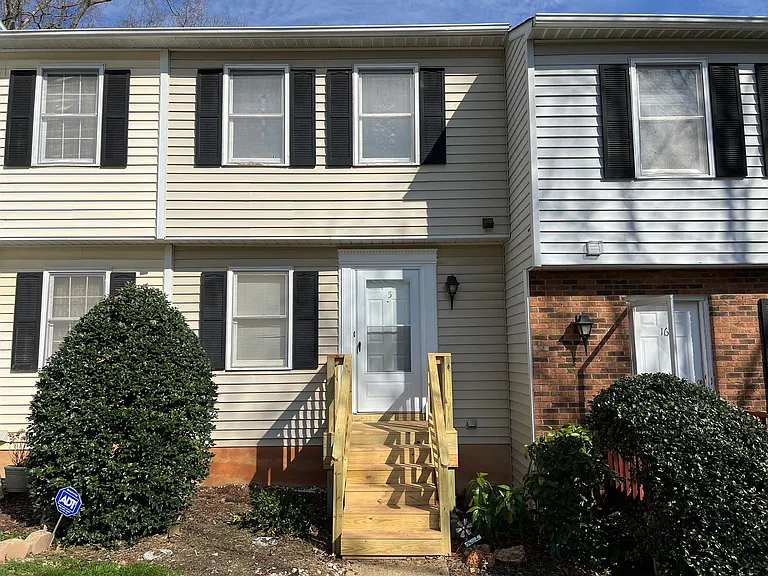 15 Astor Ct — Photo 1