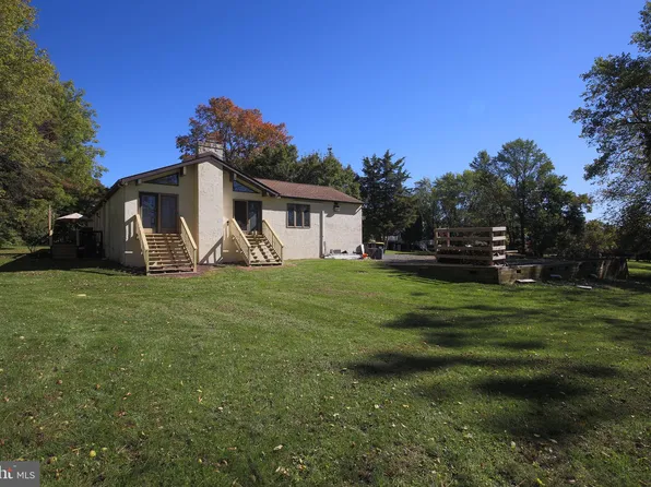 166 Twining Bridge Rd, Newtown, PA 18940