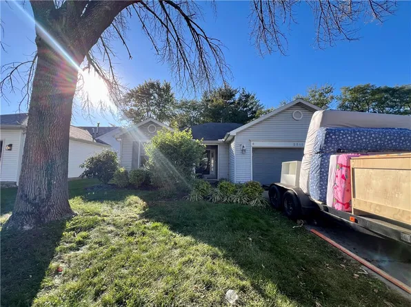 2512 Woodlawn Dr, Charleston, IL 61920