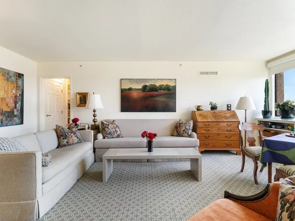 250 Hammond Pond Pkwy APT 916S, Newton, MA 02467