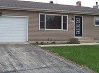 1S425 Leahy Rd, Oakbrook Terrace, IL 60181