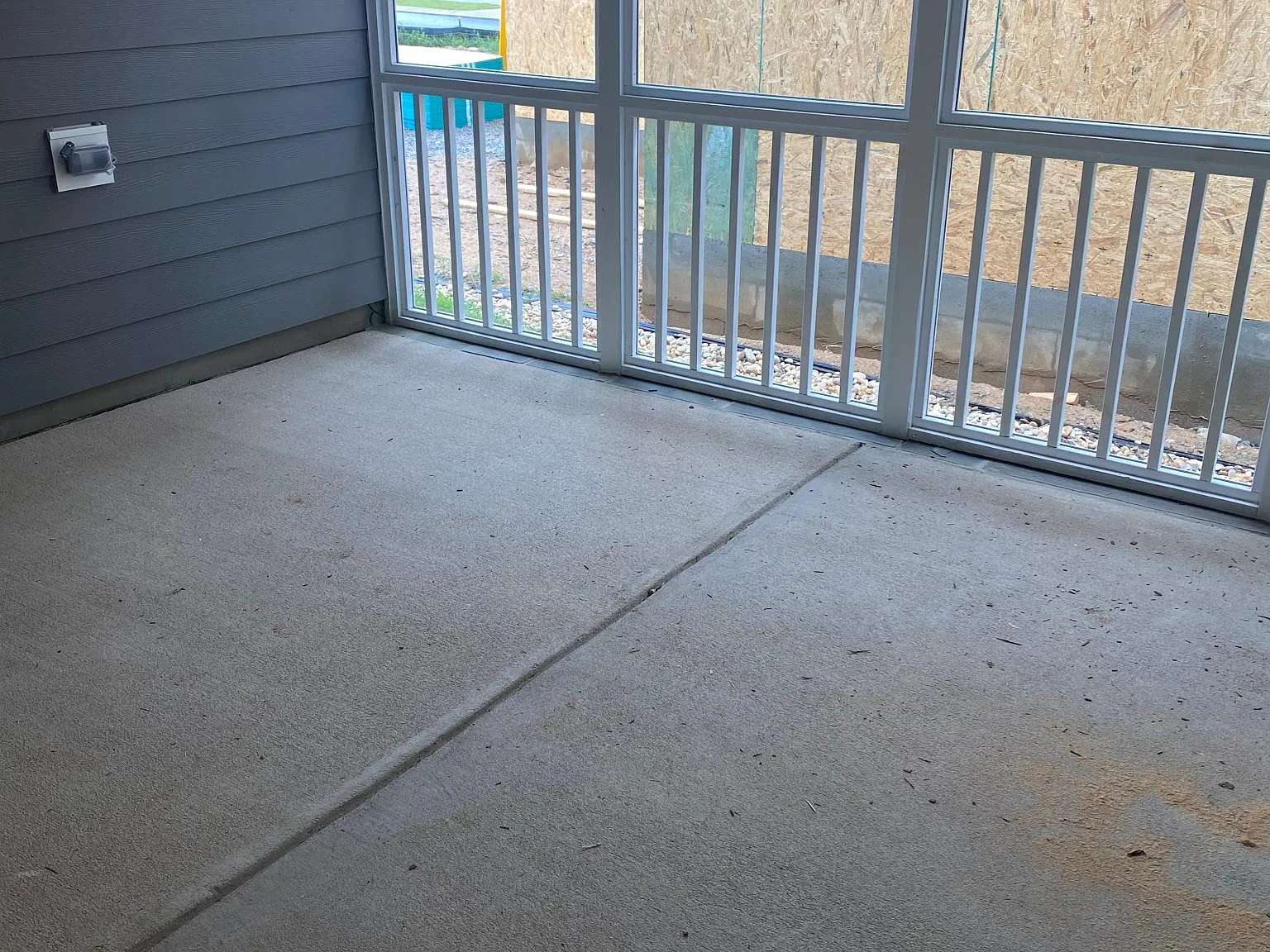 3 bed, 1827 sqft, $1,999 — Photo 2