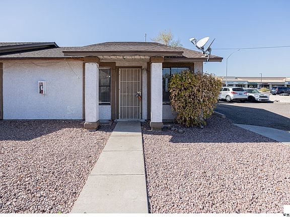 2nd image of 2807 E Capri Cir APT 1