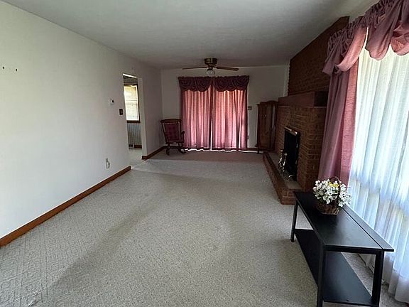 3rd image of 304 Crume Rd