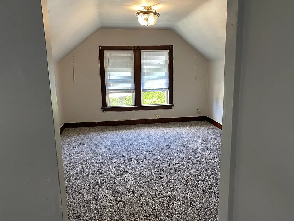 1717 1/2 Manhattan St #UPSTAIRS