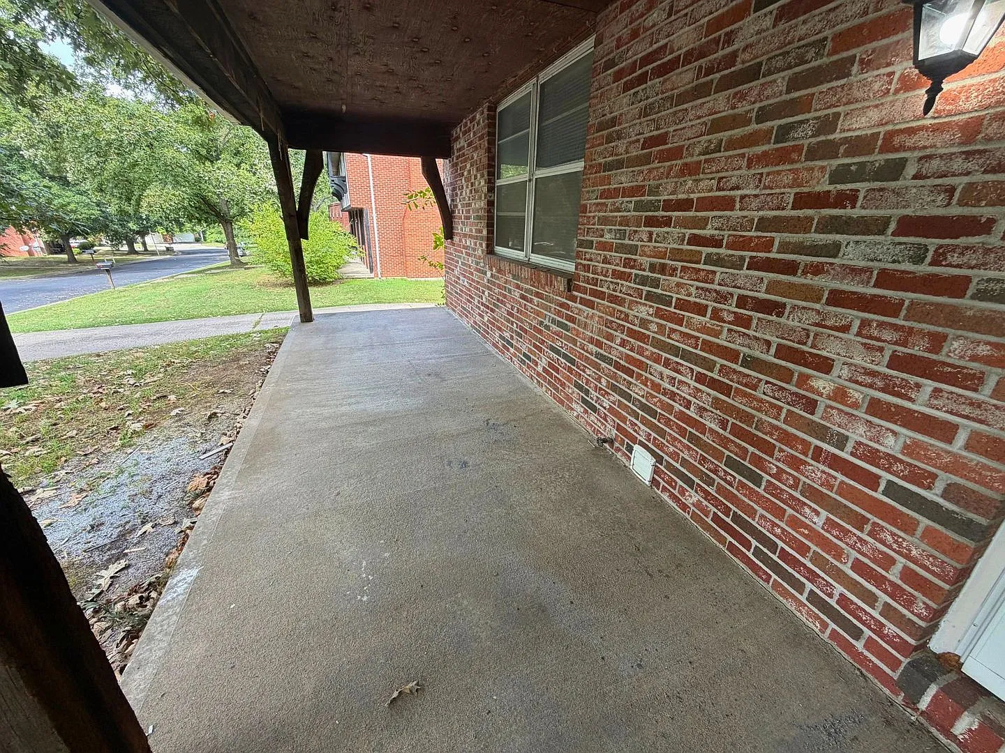 Southern Columbia Duplex (Two Car Garage) — Photo 4