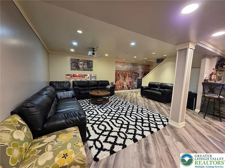 1052 Kingston Ln — Photo 40