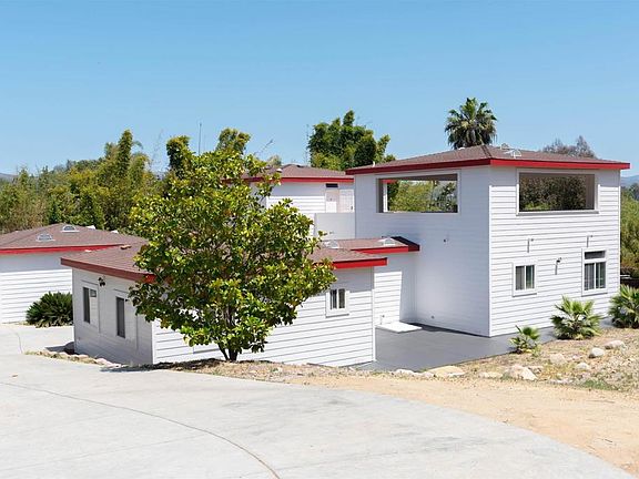 2nd image of 441 Rancho Santa Fe Rd