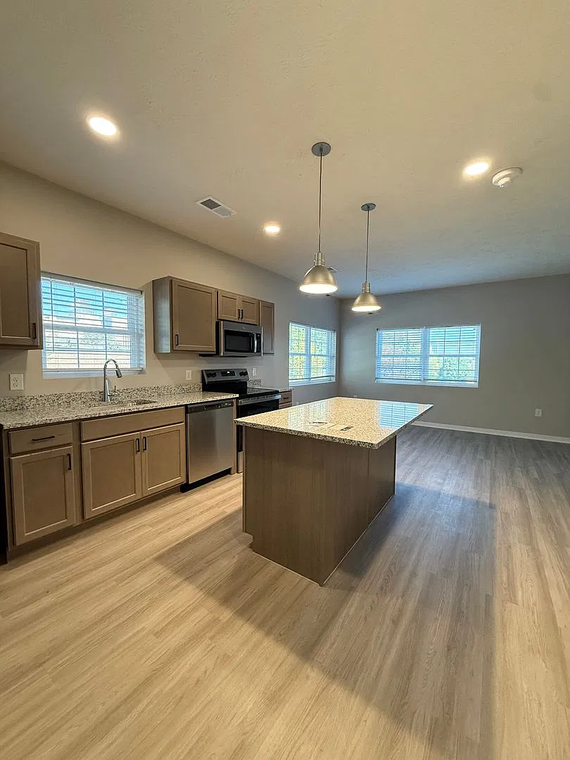 3513 Howard St — Photo 1
