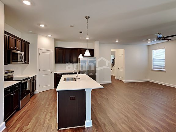 3rd image of 570 Rivermist Dr
