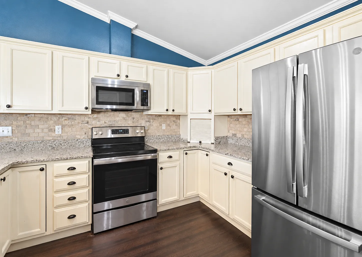 3 bed, 1456 sqft, $3,500 — Photo 2