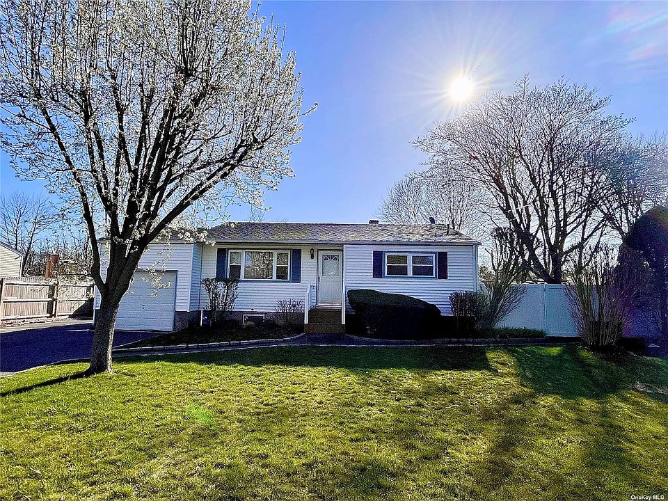 1st image of 823 Americus Ave E