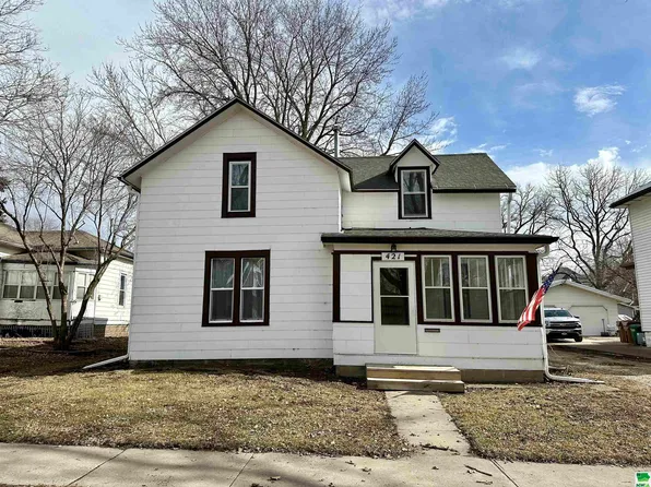 421 Ontario St, Storm Lake, IA 50588