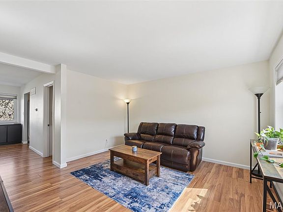 3rd image of 835 Lilybud Ct