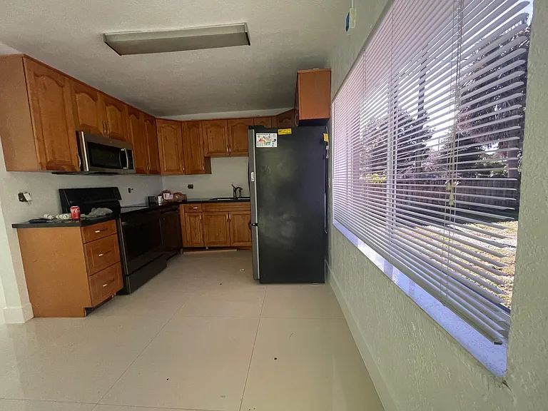 15760 NE 18th Ct — Photo 5