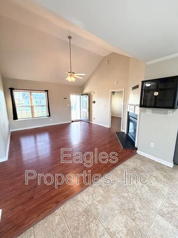 3 bed, 2.0 bath, 1174 sqft, $1,750 — Photo 3