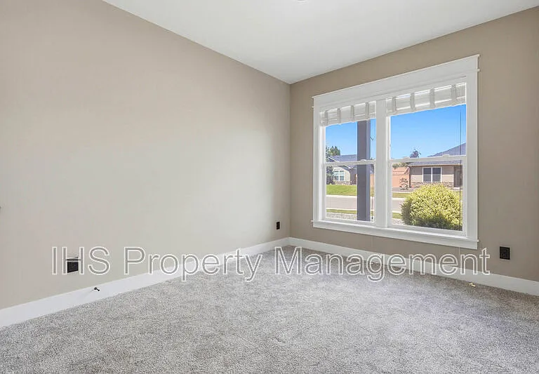 4806 Tamarisk Dr — Photo 9
