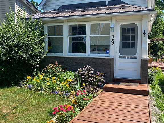 3rd image of 39 Raglan St S