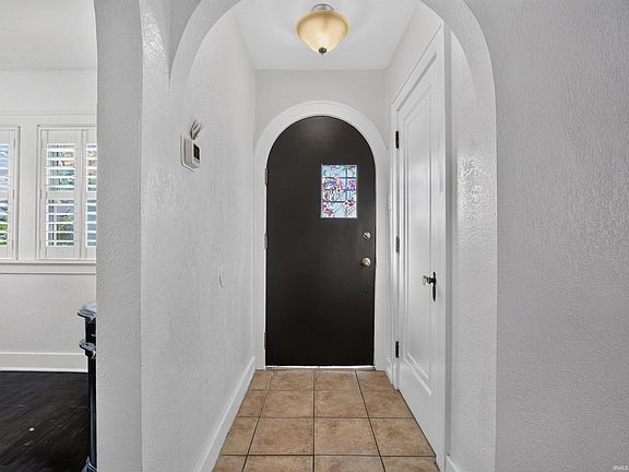 5th image of 2013 Curdes Ave