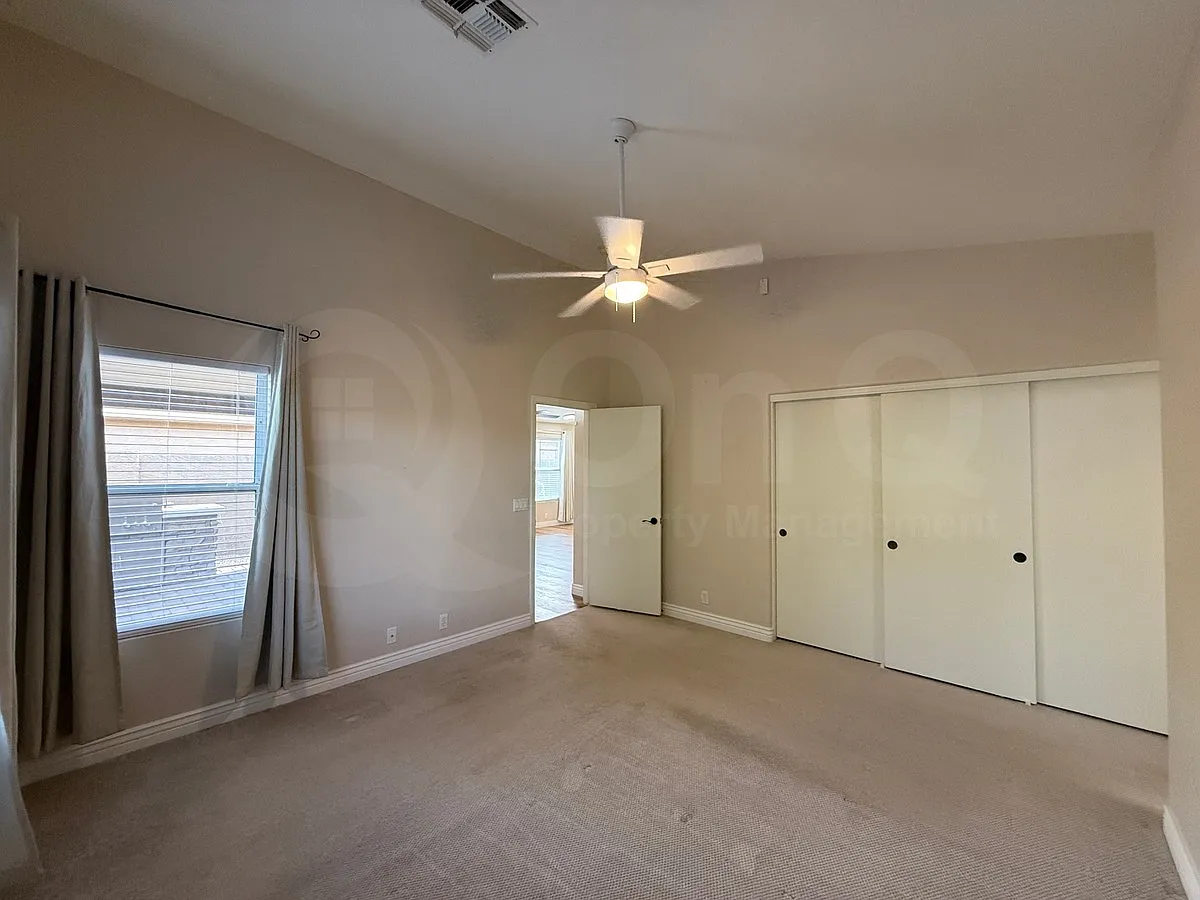3 bed, 2.0 bath, 1208 sqft, $2,095 — Photo 4
