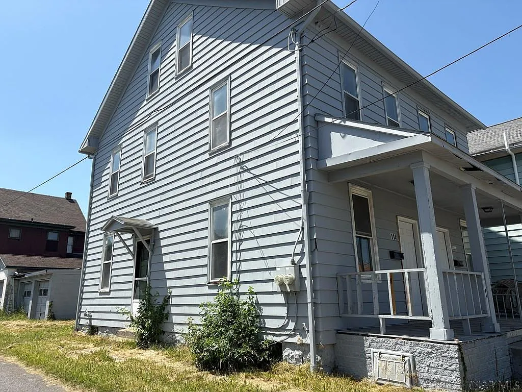 2 bed, 1.0 bath, 858 sqft, $750 — Photo 2