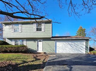 16 Highview Dr, Hamlin, NY 14464