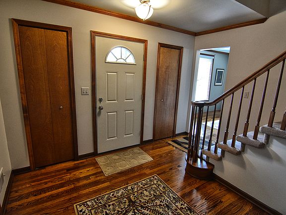 5th image of 48844 Lansdowne Ct
