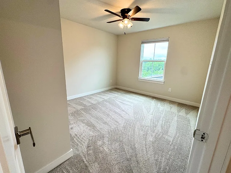 232 Regency Dr — Photo 32