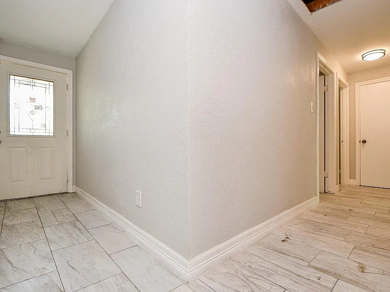 5811 Greencraig Dr — Photo 4