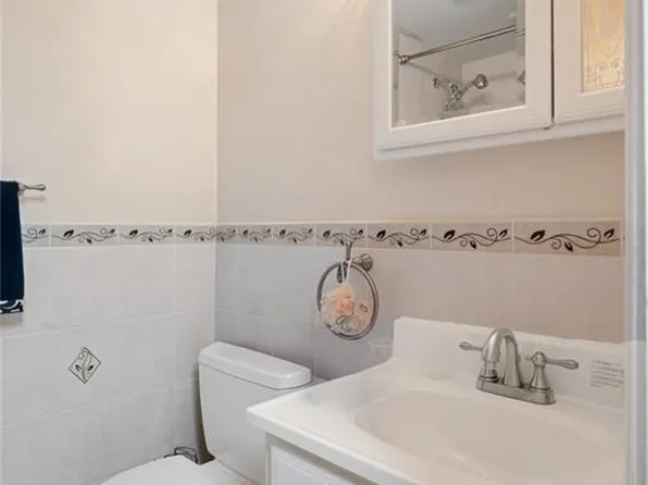 1527 East 29th Street image 14 of 20