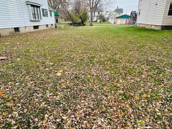 228 3rd Ave S, Clinton, IA 52732