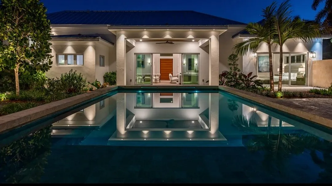 3 bed, 3.5 bath, 2744 sqft, $50,000 — Photo 2
