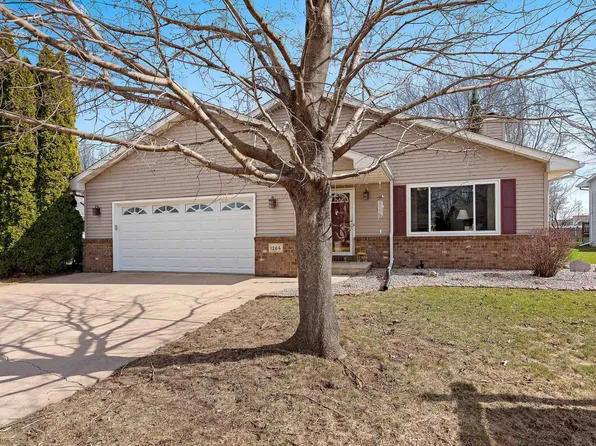 1264 Wheatfield Way, Oshkosh, WI 54904