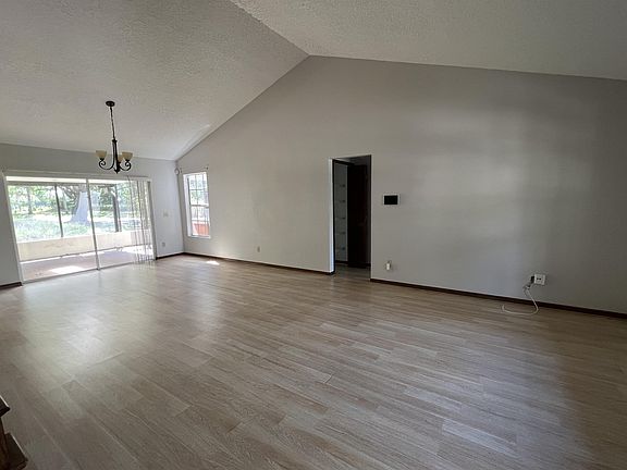 5th image of 621 Bulrushes Ct
