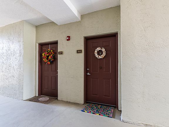 2nd image of 2005 Mariposa Vista Ln #3205