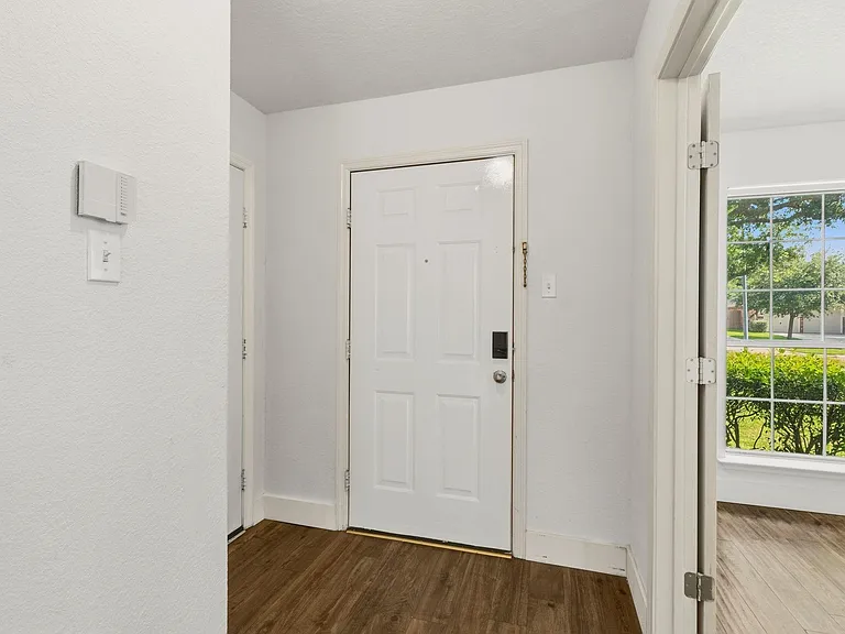 9318 Castlegap Dr — Photo 4