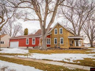 931 3rd St SW, Waseca, MN 56093
