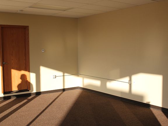 4th image of 8822 W Lincoln Ave