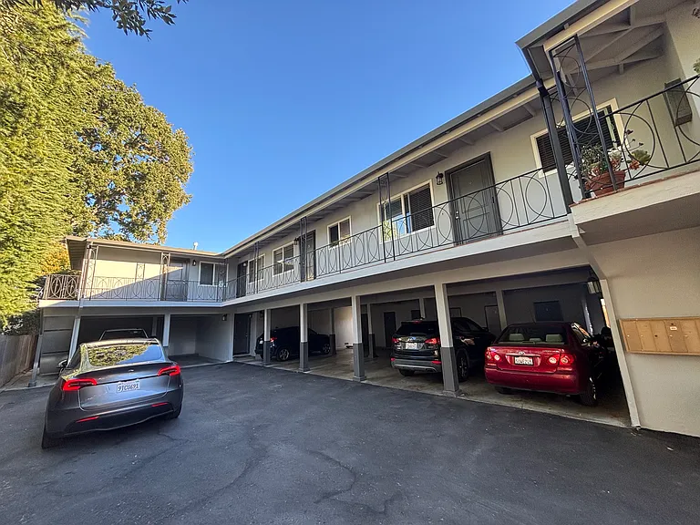523 Poplar Ave — Photo 2