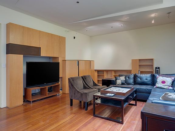 4th image of 580 Howard St Penthouse 504