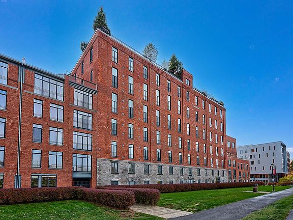 2nd image of 1719 Rue St #207/305