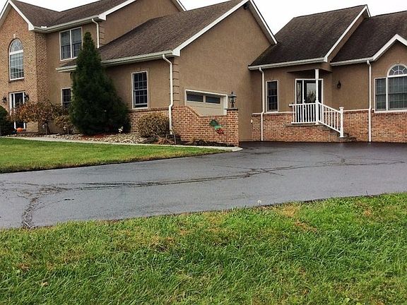 2nd image of 104 Fox Den Ct