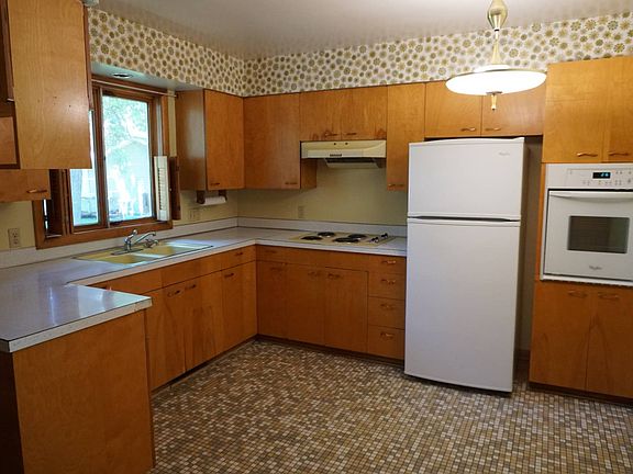 3rd image of 806 Southhaven Dr