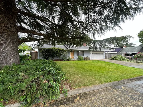 2854 NE Azalea St Photo 1