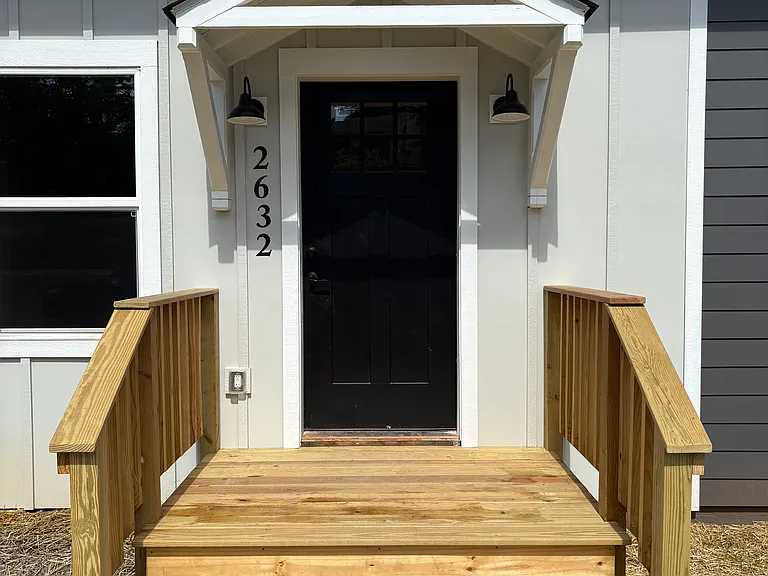 2632 Hydraulic Rd — Photo 1