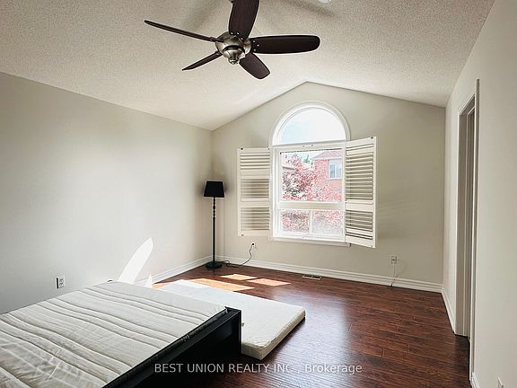 5th image of 4894 Yorkshire Ave