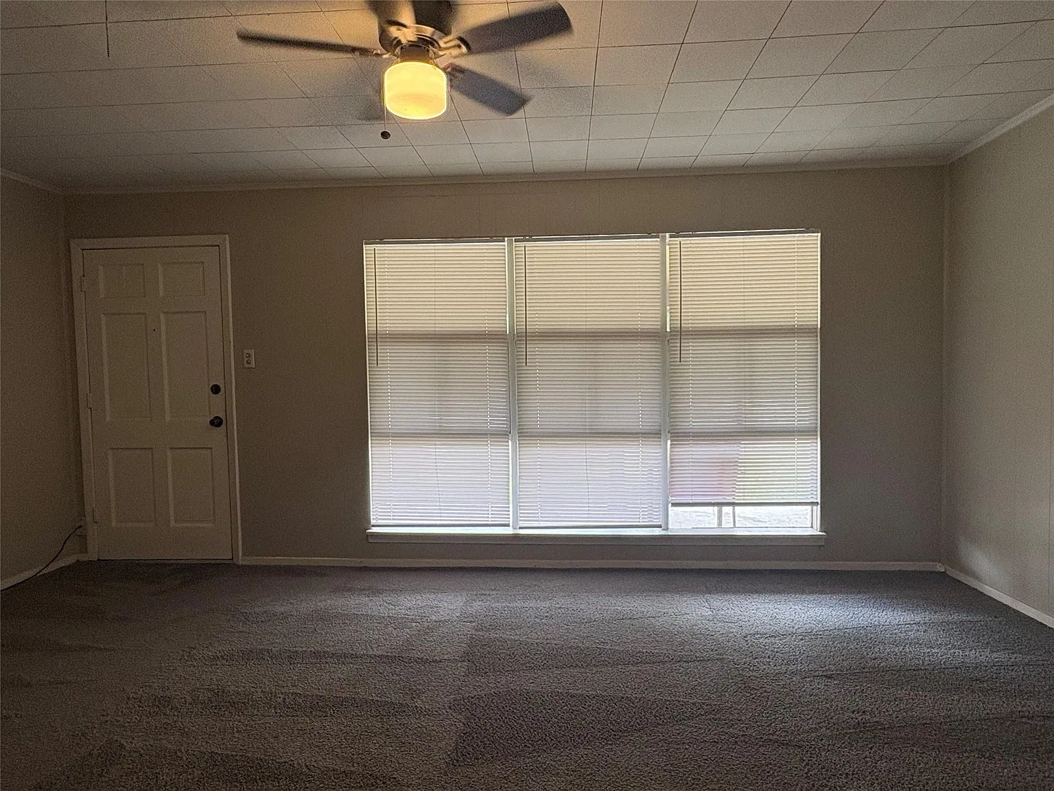 3 bed, 1.0 bath, 1306 sqft, $1,500 — Photo 4