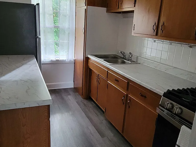 16 Farrell St #4 — Photo 3